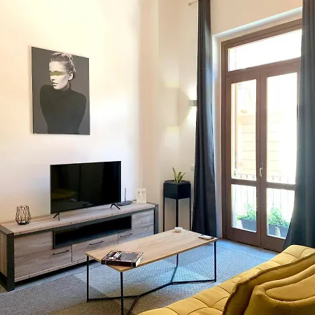 Lägenhet Elegant In 60 M² With Balcony And View Cagliari