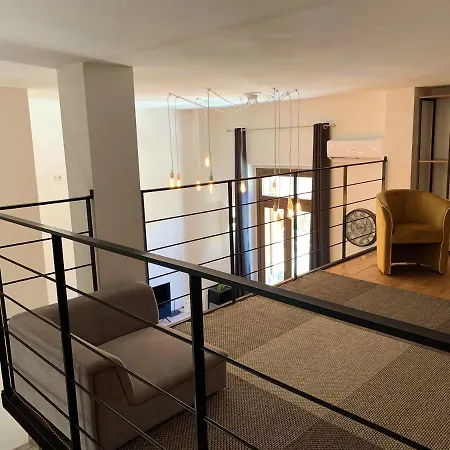 Lägenhet Elegant In 60 M² With Balcony And View
