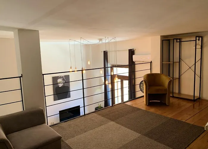 Elegant In Cagliari, 60 M² With Balcony And View * 卡利亚里