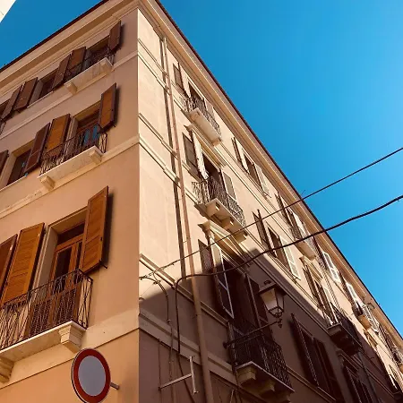Elegant In Cagliari, 60 M² With Balcony And View 아파트 칼리아리