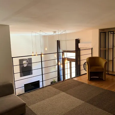 Elegant In 60 M² With Balcony And View * 卡利亚里