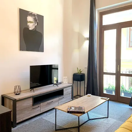 Elegant In Cagliari, 60 M² With Balcony And View 아파트 칼리아리