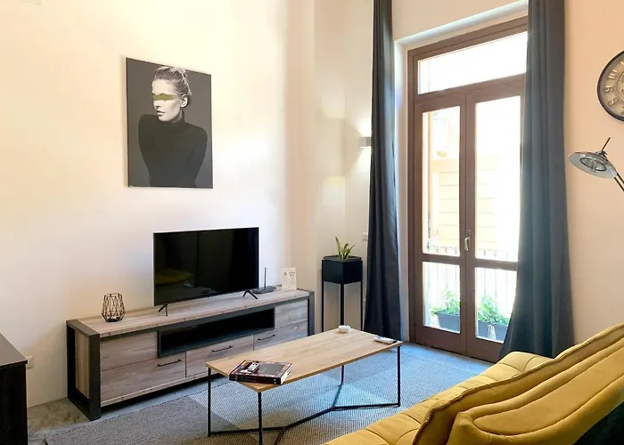 アパート Elegant In Cagliari, 60 M² With Balcony And View カリアリ